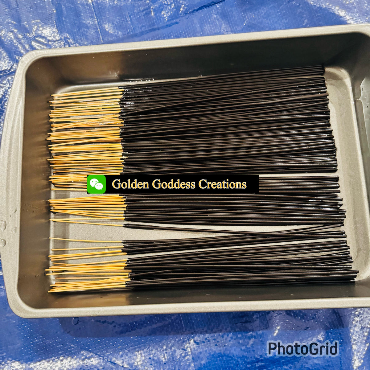 1 set of 10 hand dipped incense sticks.  

Scent - Palo Santo