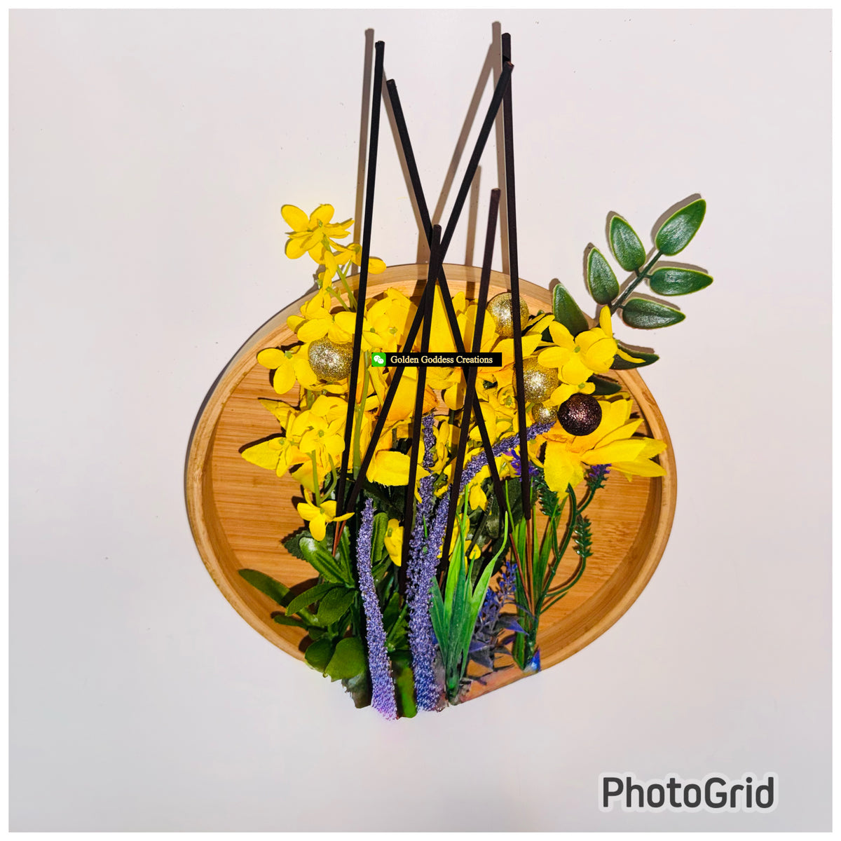 1 set of 20 hand dipped incense sticks.  

Scent - Harmony Veil